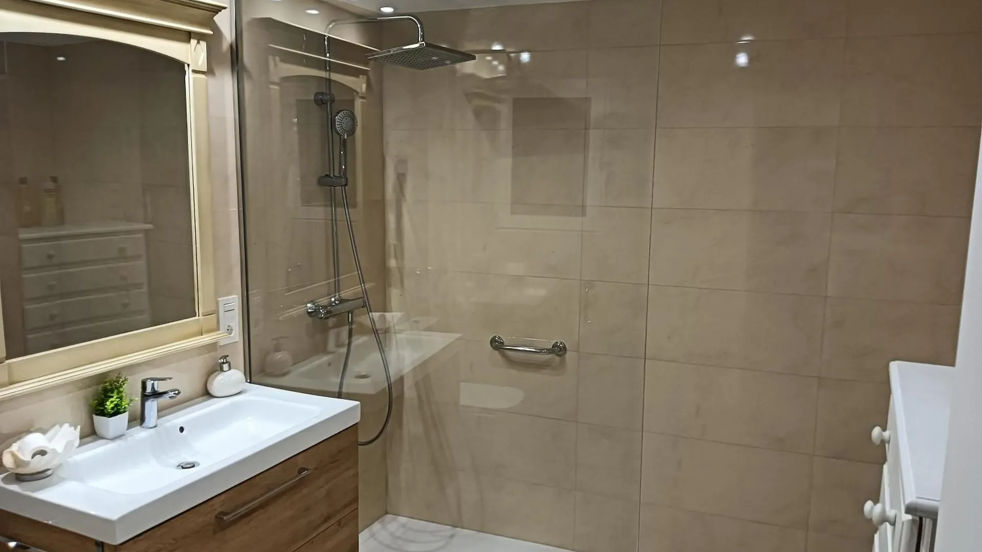 Apartamento La Casa De La Plaza Güéjar Sierra España